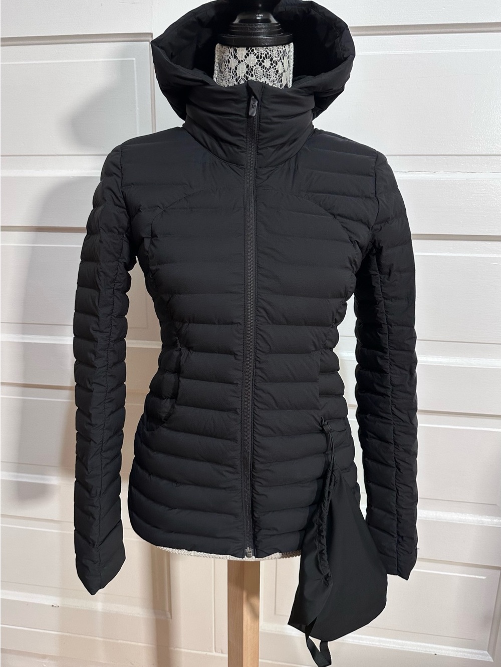 Lululemon Pack It Down Hooded Jacket Size 4 Black Goose Down Puffer $228